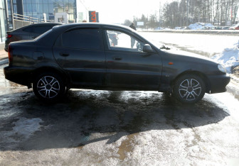 Подержанный автомобиль Chevrolet Lanos 2009 года (7 фото)