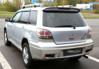 Подержанный автомобиль Mitsubishi Outlander 2004 года (4 фото)