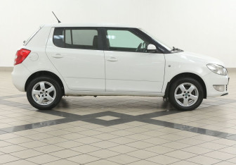 Подержанный автомобиль Skoda Fabia Hatchback 2014 года (5 фото)