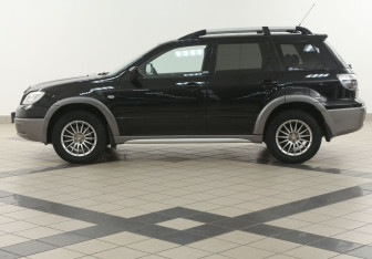 Подержанный автомобиль Mitsubishi Outlander 2006 года (7 фото)