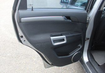 Подержанный автомобиль Opel Antara 2007 года (11 фото)