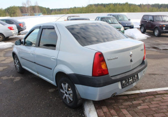 Подержанный автомобиль Renault Logan Sedan 2008 года (5 фото)