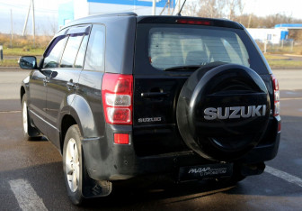 Подержанный автомобиль Suzuki Grand Vitara 2008 года (4 фото)