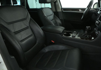 Подержанный автомобиль Volkswagen Touareg 2013 года (10 фото)