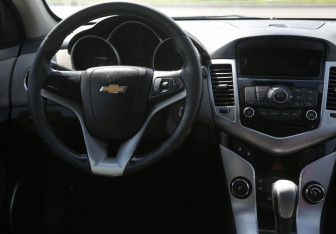 Подержанный автомобиль Chevrolet Cruze Hatchback 2012 года (14 фото)