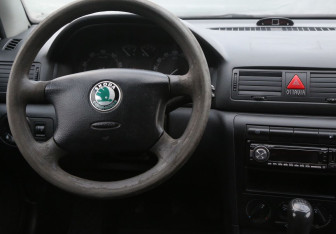 Подержанный автомобиль Skoda Octavia Liftback 2008 года (14 фото)