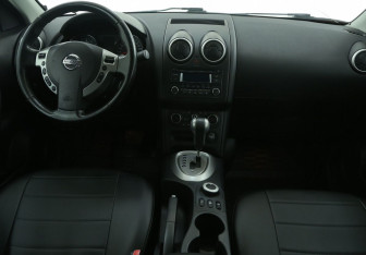 Подержанный автомобиль Nissan Qashqai 2011 года (12 фото)