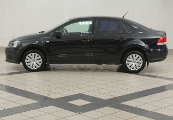 Подержанный автомобиль Volkswagen Polo Sedan 2013 года (7 фото)