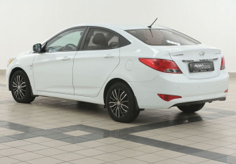 Подержанный автомобиль Hyundai Solaris Sedan 2014 года (2 фото)