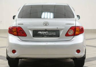 Подержанный автомобиль Toyota Corolla Sedan 2008 года (3 фото)