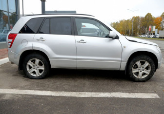 Подержанный автомобиль Suzuki Grand Vitara 2007 года (7 фото)