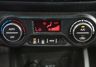 Подержанный автомобиль Kia Rio Sedan 2012 года (18 фото)
