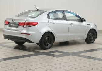 Подержанный автомобиль Kia Rio Sedan 2015 года (4 фото)