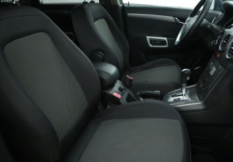 Подержанный автомобиль Opel Antara 2008 года (10 фото)