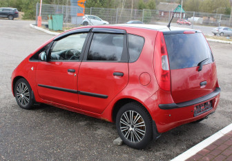 Подержанный автомобиль Mitsubishi Colt Hatchback 2008 года (5 фото)