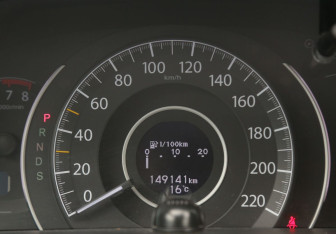 Подержанный автомобиль Honda CR-V 2014 года (20 фото)