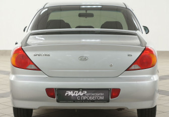 Подержанный автомобиль Kia Spectra Sedan 2008 года (3 фото)