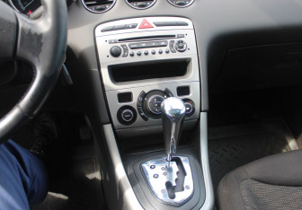 Подержанный автомобиль Peugeot 308 Wagon 2010 года (21 фото)