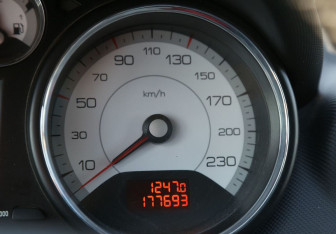 Подержанный автомобиль Peugeot 308 Hatchback 2009 года (19 фото)