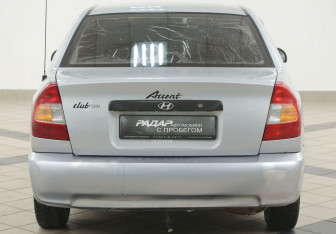 Подержанный автомобиль Hyundai Accent Sedan 2004 года (3 фото)