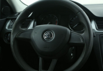 Подержанный автомобиль Skoda Rapid Liftback 2017 года (16 фото)