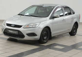 Подержанный автомобиль Ford Focus Sedan 2011 года (8 фото)