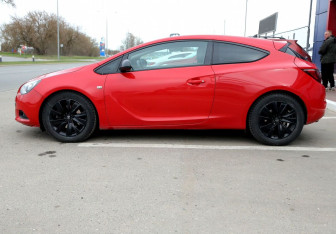 Подержанный автомобиль Opel Astra Hatchback 2013 года (8 фото)