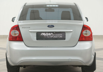 Подержанный автомобиль Ford Focus Sedan 2010 года (3 фото)