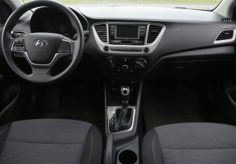 Подержанный автомобиль Hyundai Solaris Sedan 2021 года (12 фото)