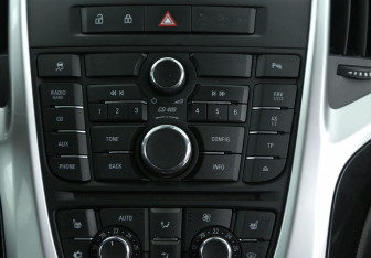 Подержанный автомобиль Opel Astra Hatchback 2012 года (14 фото)