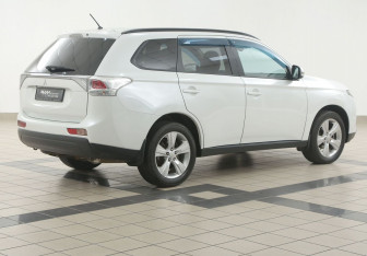 Подержанный автомобиль Mitsubishi Outlander 2012 года (4 фото)