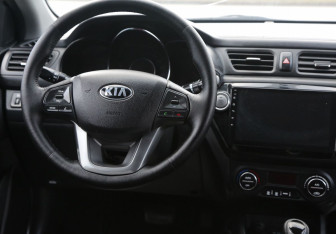 Подержанный автомобиль Kia Rio Sedan 2013 года (14 фото)