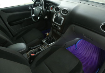 Подержанный автомобиль Ford Focus Hatchback 2008 года (9 фото)