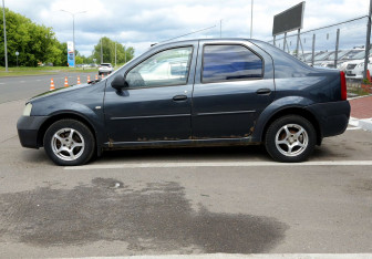 Подержанный автомобиль Renault Logan Sedan 2006 года (8 фото)