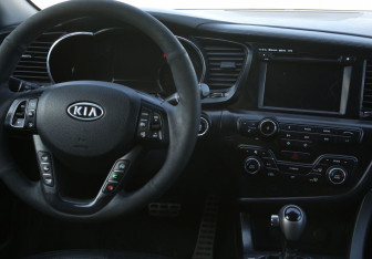Подержанный автомобиль Kia Optima Sedan 2011 года (14 фото)