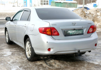 Подержанный автомобиль Toyota Corolla Sedan 2008 года (4 фото)