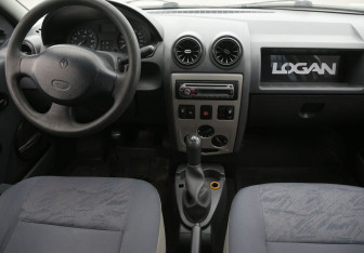 Подержанный автомобиль Renault Logan Sedan 2008 года (12 фото)