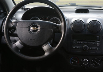 Подержанный автомобиль Chevrolet Aveo Sedan 2008 года (14 фото)