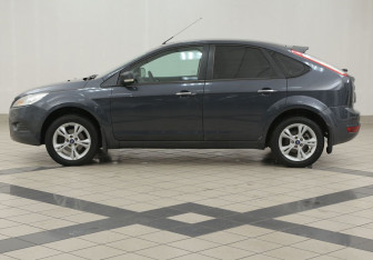 Подержанный автомобиль Ford Focus Hatchback 2008 года (7 фото)