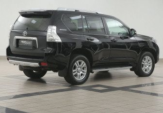 Подержанный автомобиль Toyota Land Cruiser Prado 2011 года (4 фото)