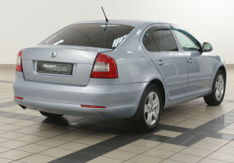 Подержанный автомобиль Skoda Octavia Liftback 2010 года (4 фото)