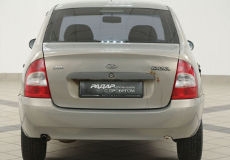 Подержанный автомобиль LADA (ВАЗ) Kalina Sedan 2006 года (3 фото)
