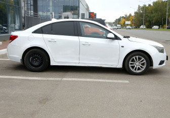 Подержанный автомобиль Chevrolet Cruze Sedan 2012 года (7 фото)