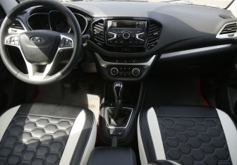 Подержанный автомобиль LADA (ВАЗ) Vesta Sedan 2018 года (12 фото)