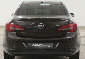 Подержанный автомобиль Opel Astra Sedan 2014 года (3 фото)