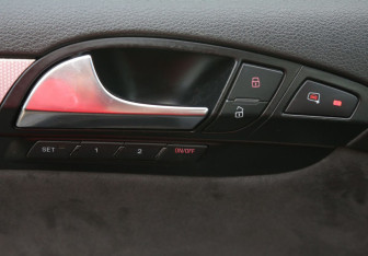 Подержанный автомобиль Audi Q7 2005 года (18 фото)