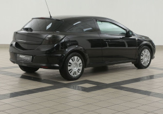 Подержанный автомобиль Opel Astra Hatchback 2009 года (4 фото)