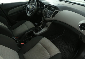 Подержанный автомобиль Chevrolet Cruze Sedan 2012 года (9 фото)