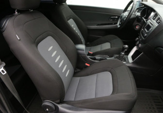 Подержанный автомобиль Kia Ceed Hatchback 2013 года (10 фото)