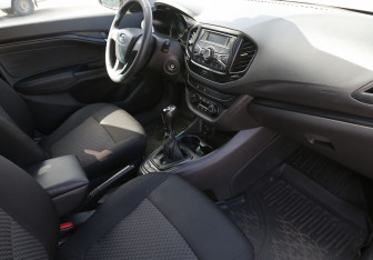 Подержанный автомобиль LADA (ВАЗ) Vesta Sedan 2017 года (9 фото)